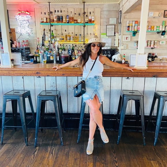 Meet your Posher, Hannah - Picture 1 of 1